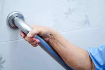 Haltegriffe für Senioren im Bad, WC und Dusche